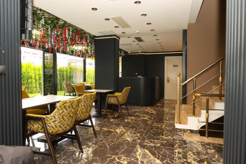 garden mode airport hotel