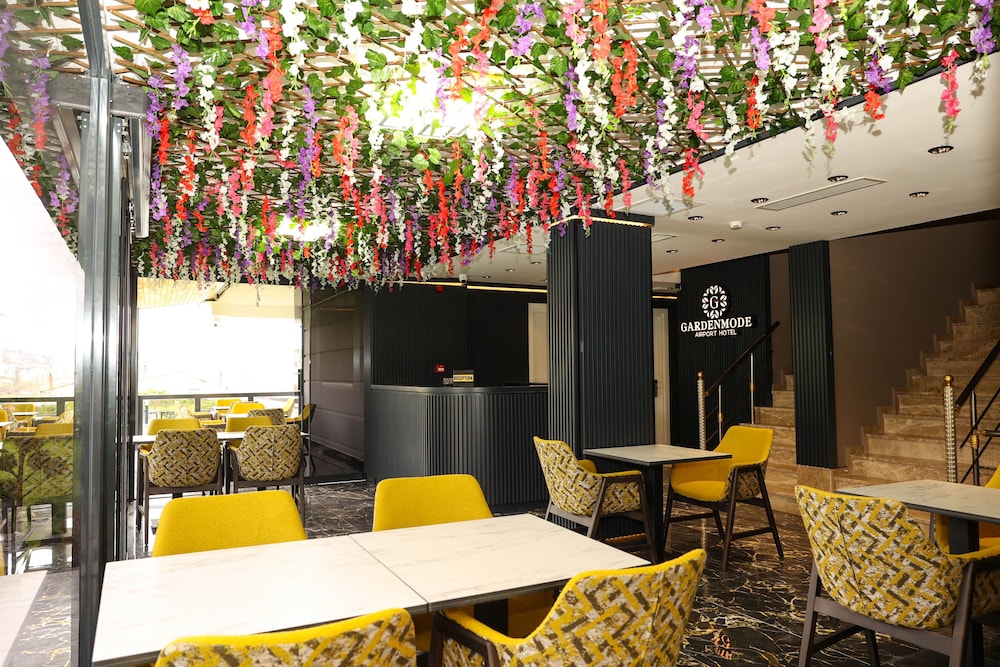 garden mode airport hotel
