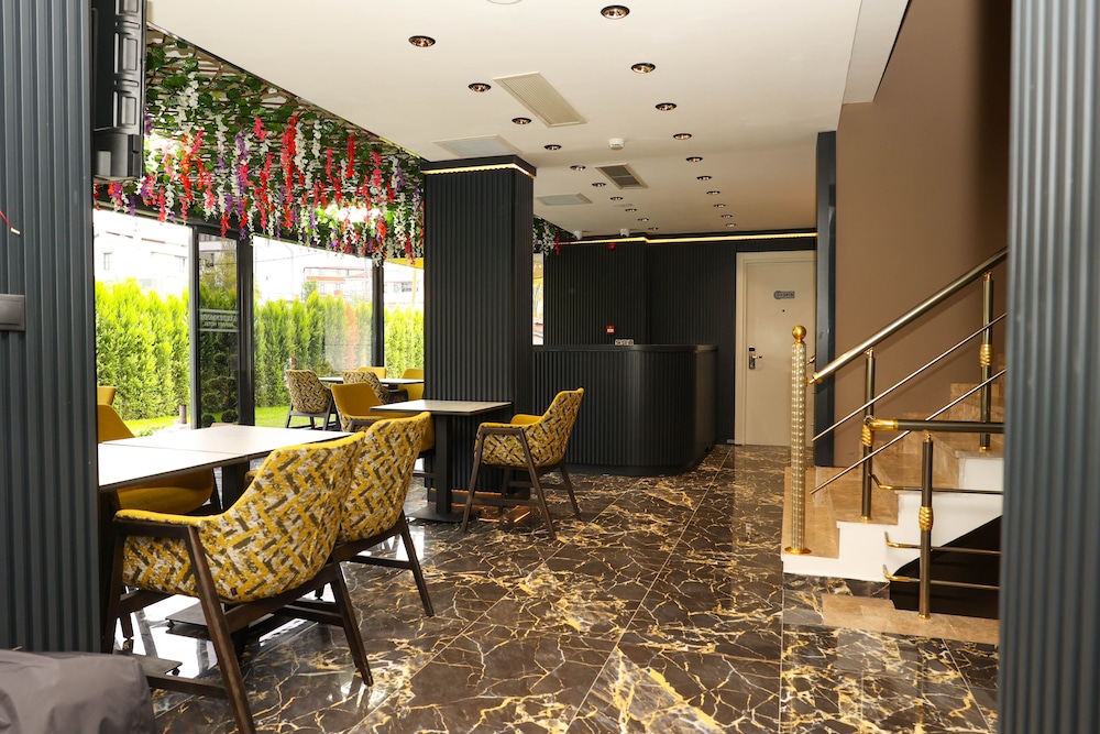 garden mode airport hotel