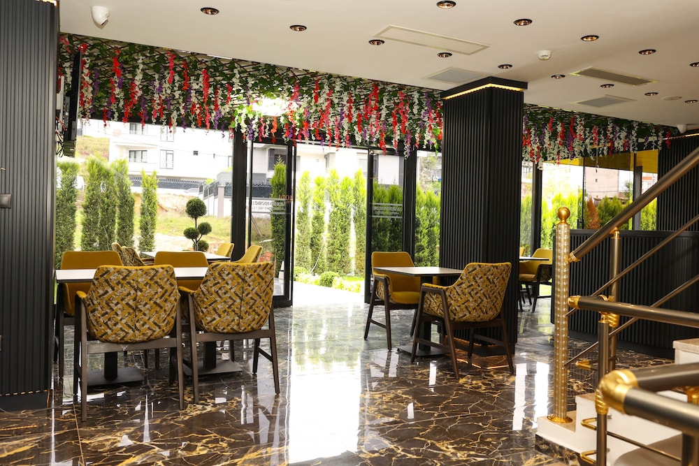 garden mode airport hotel