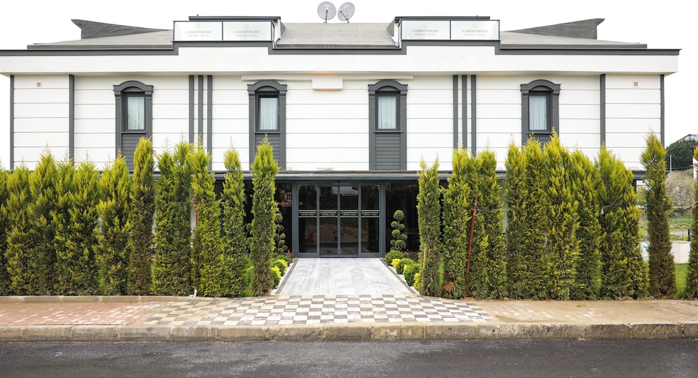 garden mode airport hotel