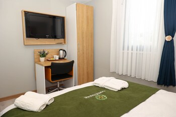 garden mode airport hotel