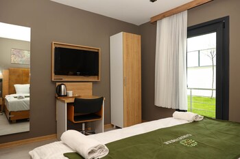 garden mode airport hotel