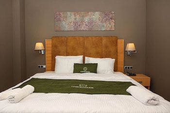 garden mode airport hotel