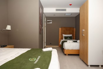 garden mode airport hotel
