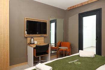 garden mode airport hotel