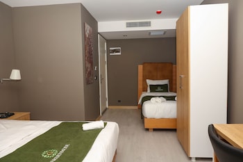 garden mode airport hotel