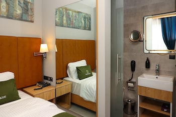 garden mode airport hotel