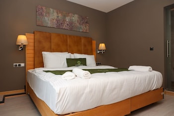 garden mode airport hotel
