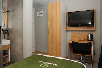 garden mode airport hotel