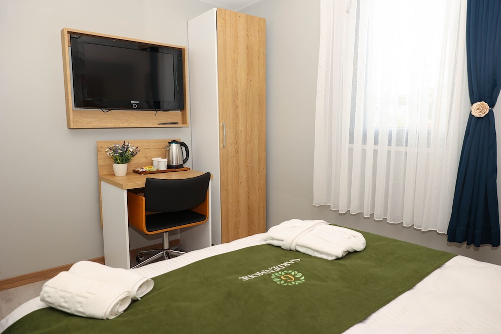 garden mode airport hotel