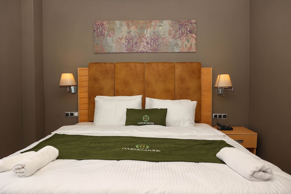 garden mode airport hotel