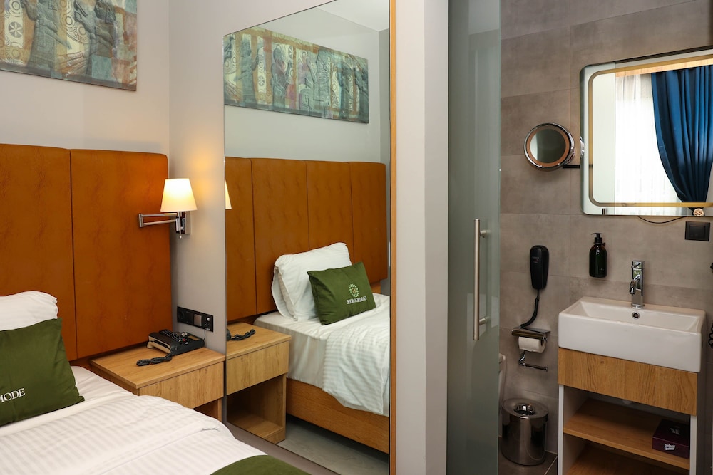 garden mode airport hotel