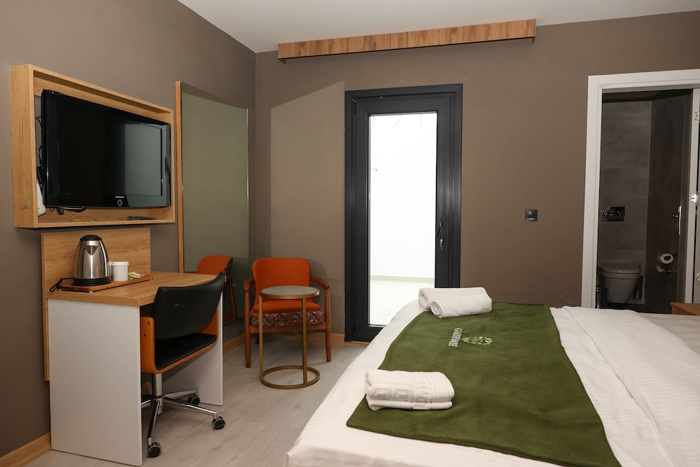 garden mode airport hotel