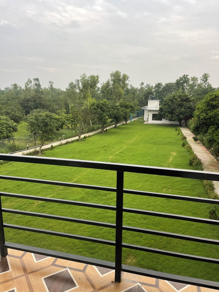 the white oak corbettt spa and resort