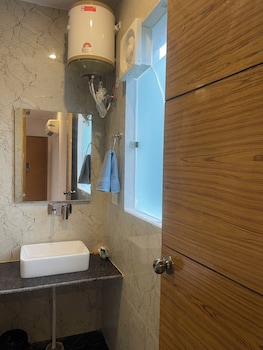 the white oak corbettt spa and resort