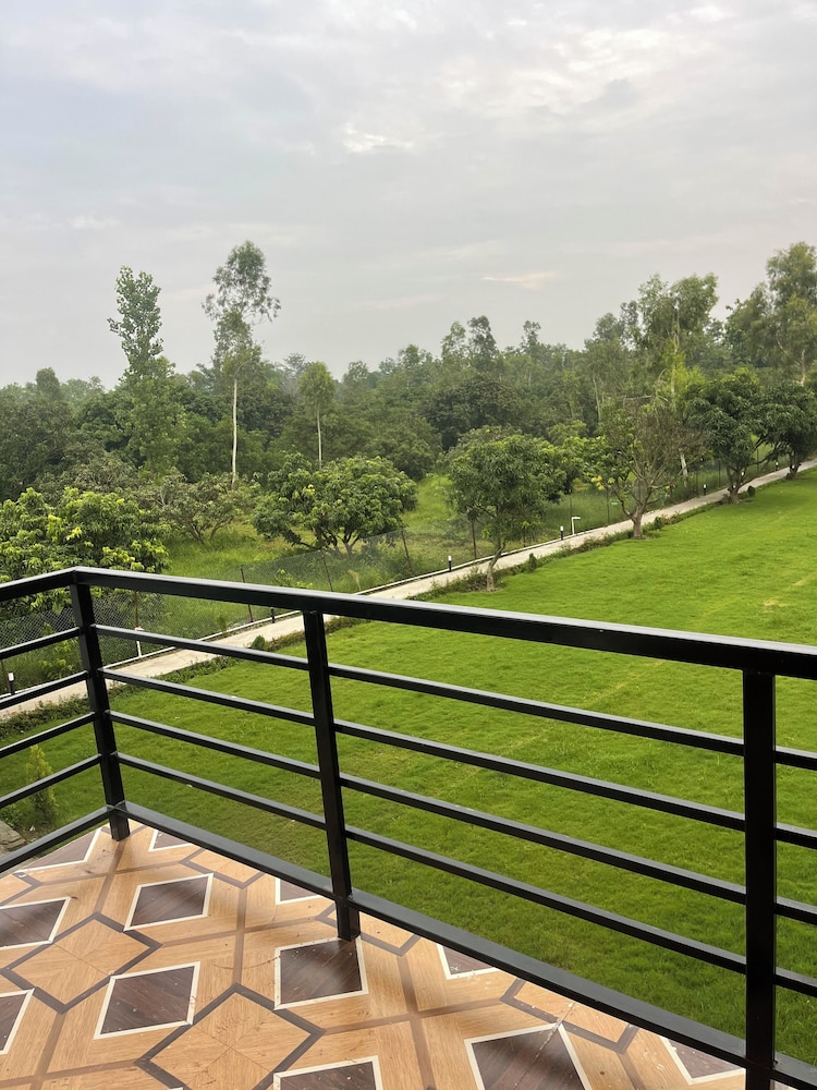 the white oak corbettt spa and resort