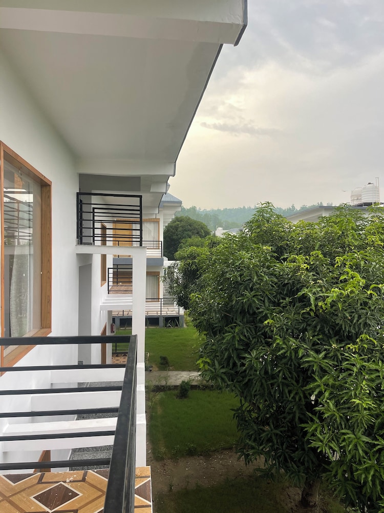 the white oak corbettt spa and resort