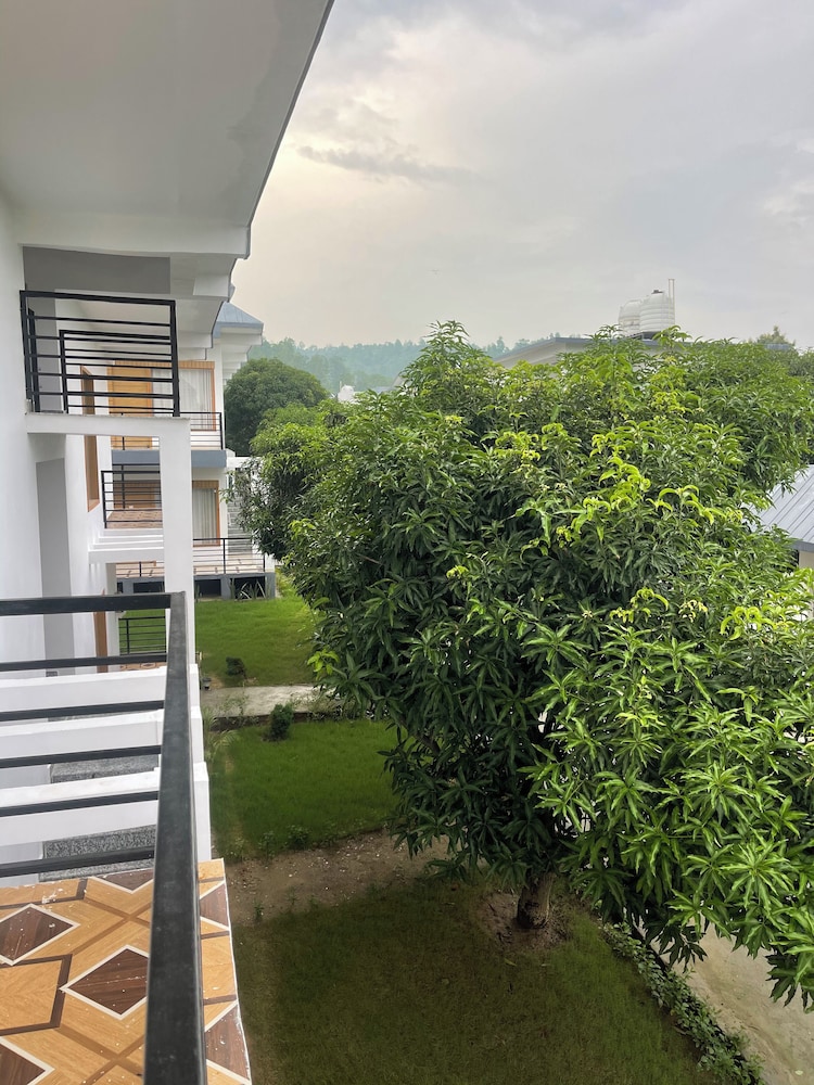 the white oak corbettt spa and resort