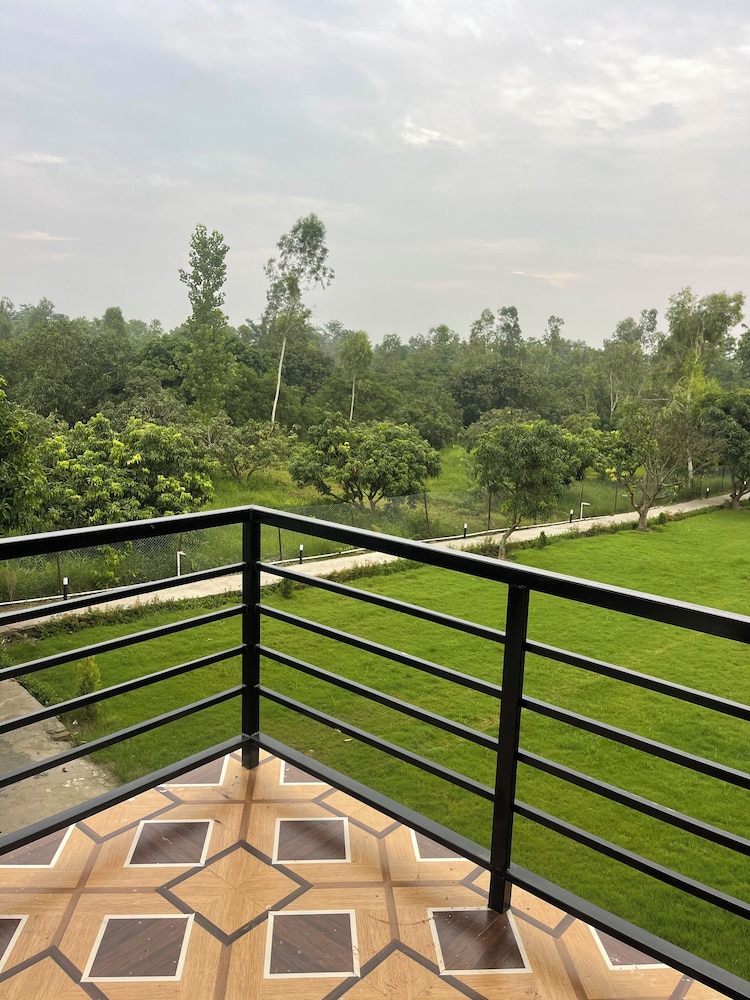 the white oak corbettt spa and resort