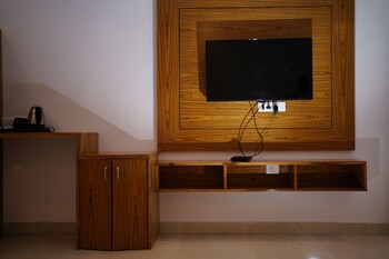 the white oak corbett spa and resort