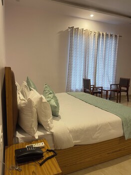 the white oak corbett spa and resort