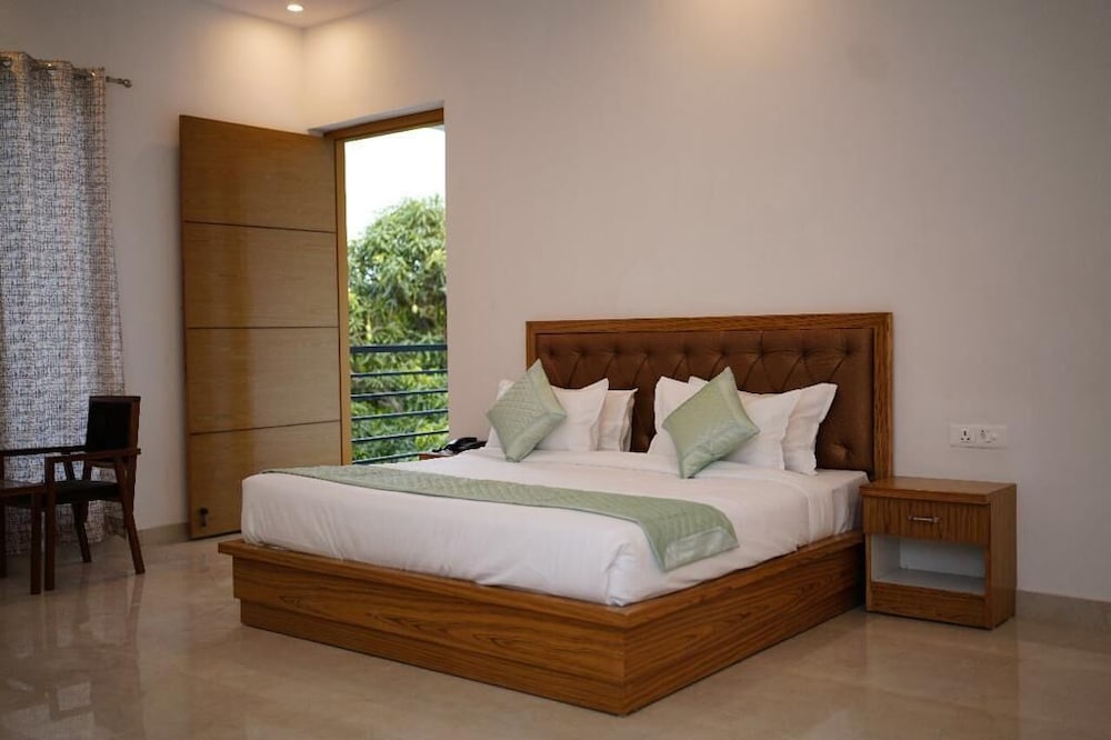 the white oak corbett spa and resort