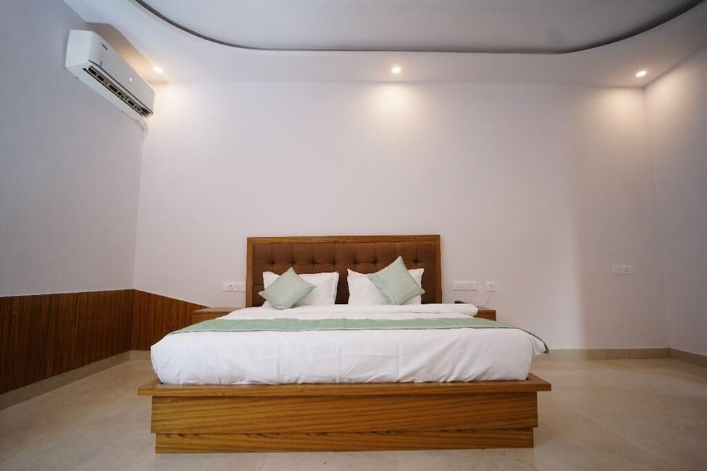 the white oak corbett spa and resort