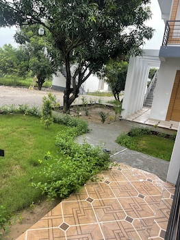 the white oak corbett spa and resort