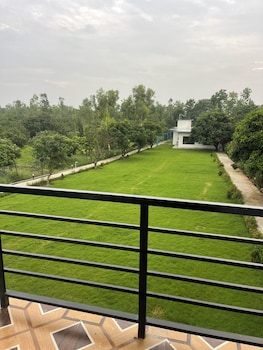 the white oak corbett spa and resort