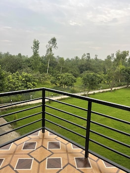 the white oak corbett spa and resort