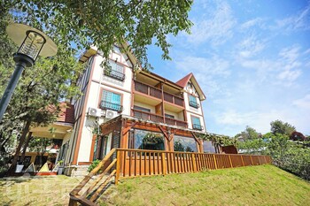 baili manor cing jing