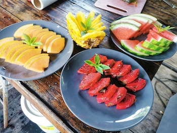 capitan morgan lodge cr hotel restaurant