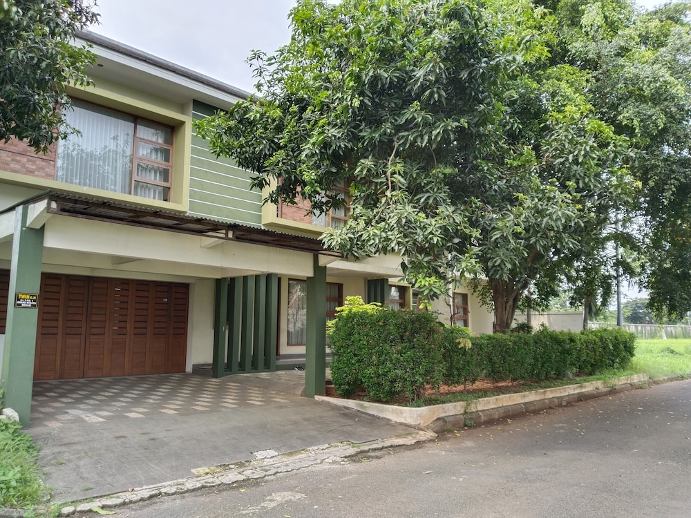 twin guest house grand wisata