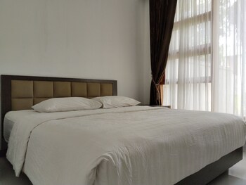 twin guest house grand wisata