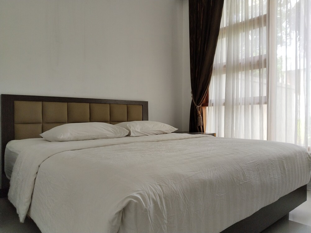 twin guest house grand wisata