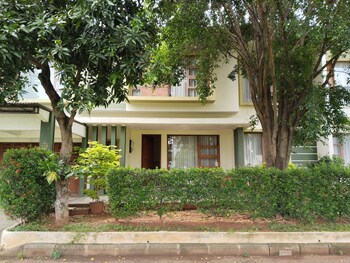 twin guest house grand wisata