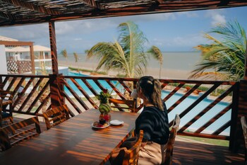 oiti beach resort tutoia