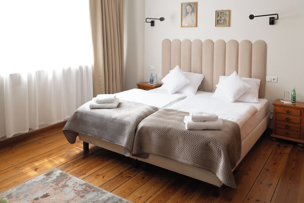 mleczarnia hotel restauracja