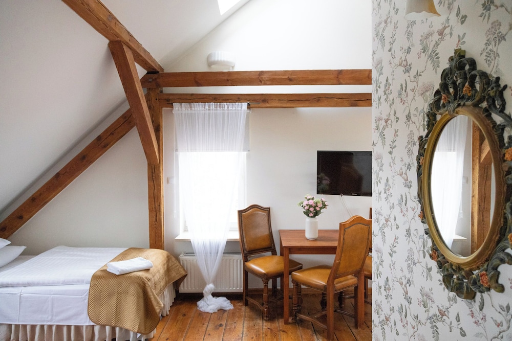 mleczarnia hotel restauracja