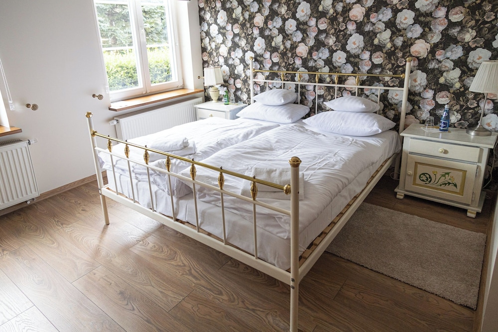 mleczarnia hotel restauracja