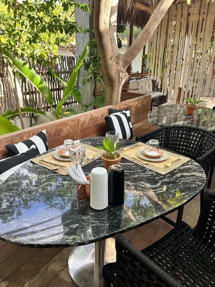 villa pantai boutique hotel atins