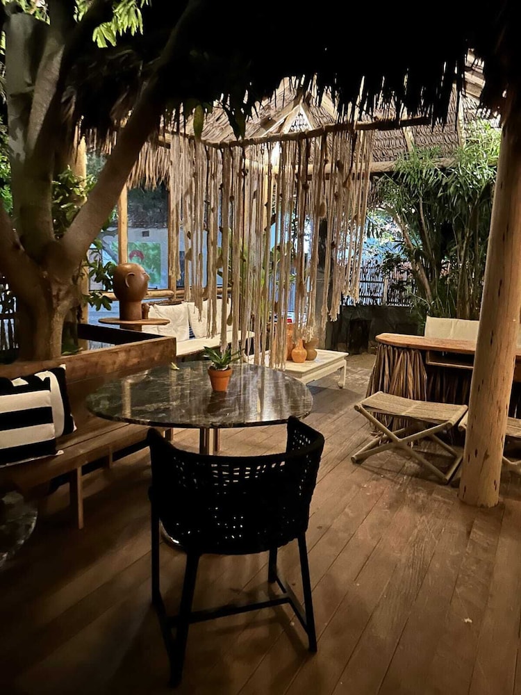 villa pantai boutique hotel atins