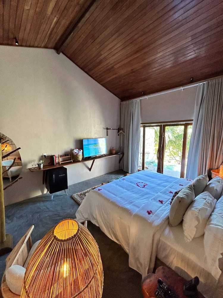 villa pantai boutique hotel atins