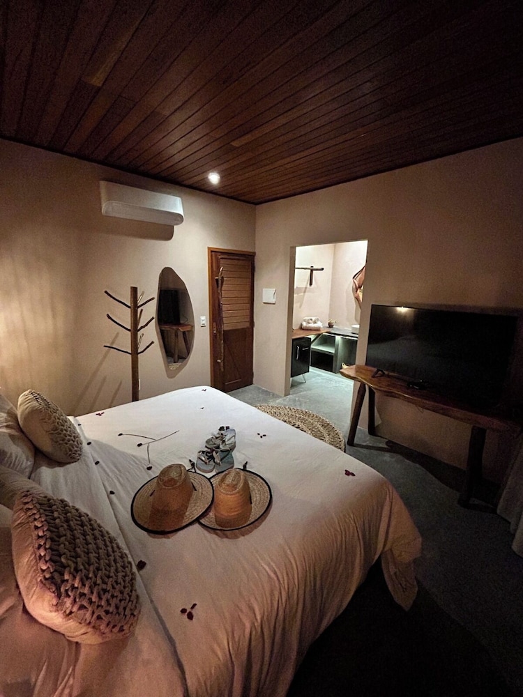 villa pantai boutique hotel atins
