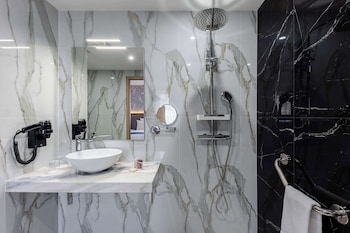 brit hotel privilege paris rosny sous bois