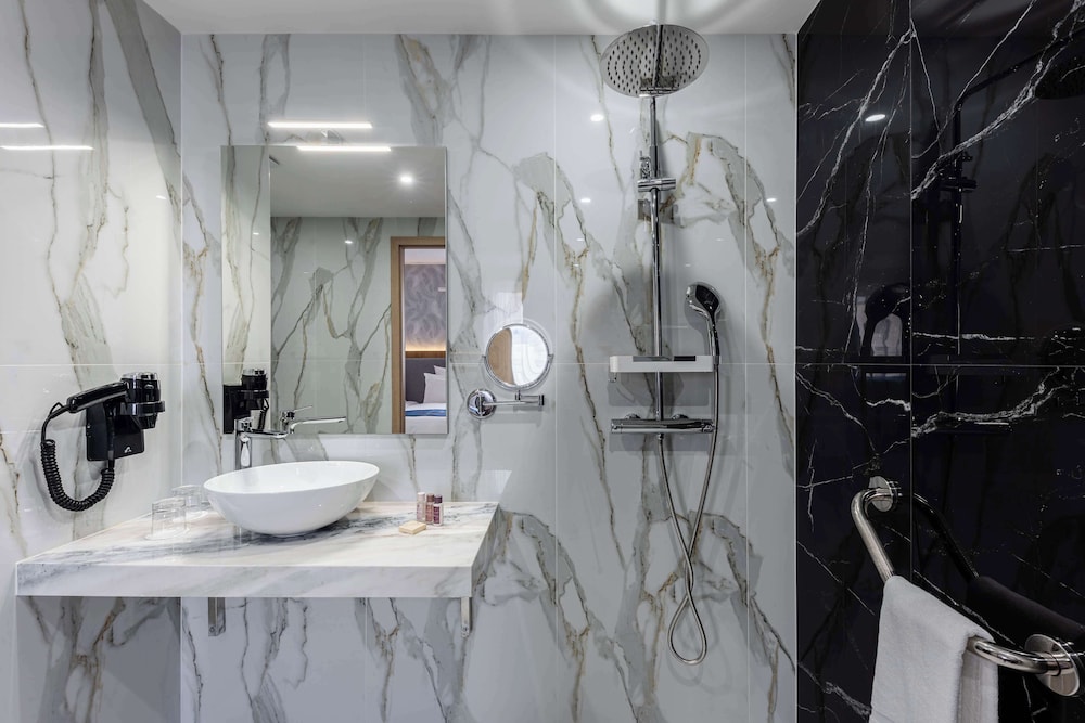 brit hotel privilege paris rosny sous bois