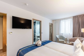 brit hotel privilege paris rosny sous bois