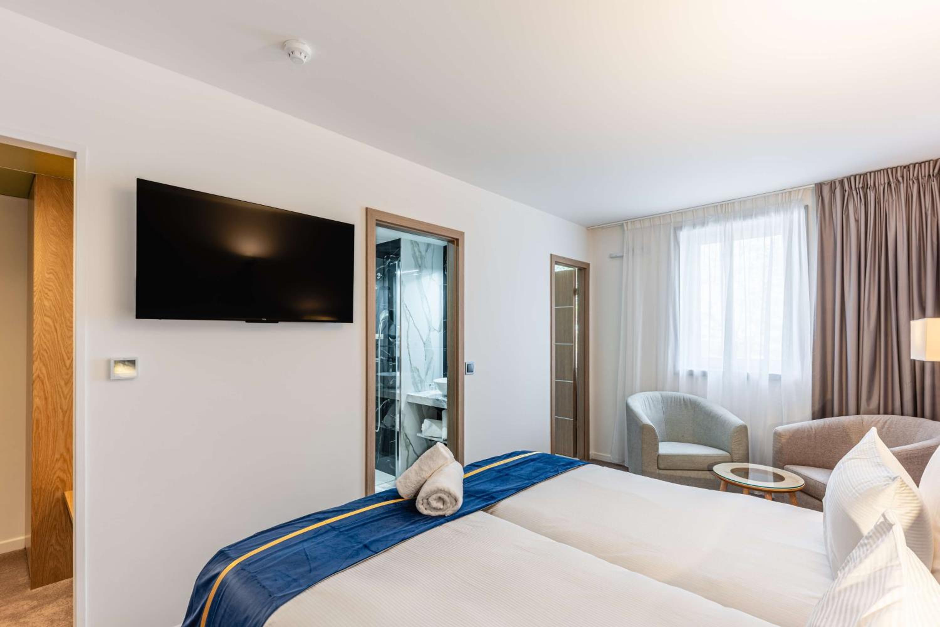 brit hotel privilege paris rosny sous bois