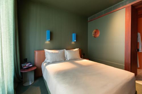 Melbourne Place,,5 star
